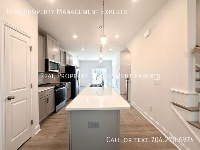Building Photo - 5008 Layman Dr