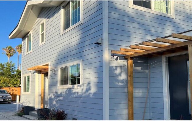 New build, two story-townhouse - 392 N 7th St