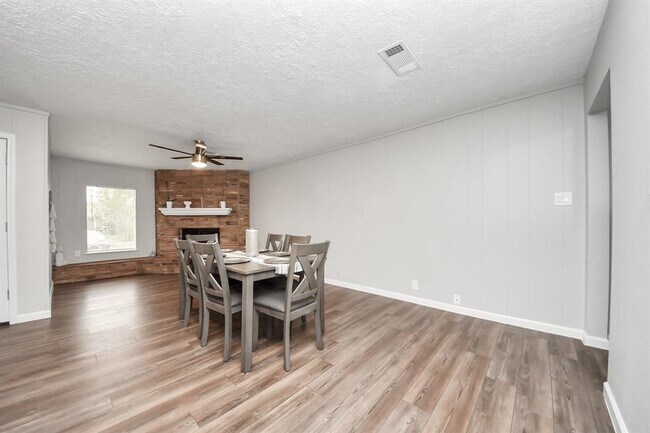 Building Photo - 3111 Tanglebriar Dr