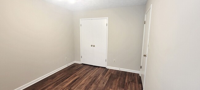 Building Photo - Adorable 2-bedroom, 2-bathroom Townhome wi...