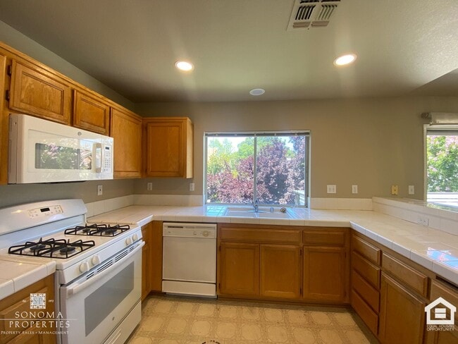 Building Photo - Light-Filled 3BD/2BA Home in Desirable Fry...