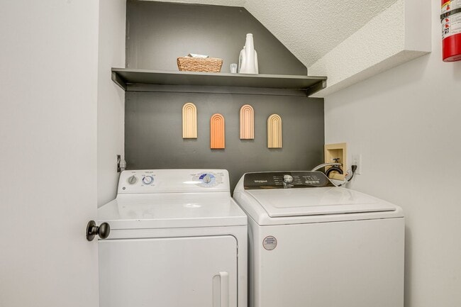 Building Photo - Spacious 2BR Home Near JMU –