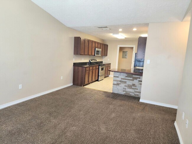 Building Photo - 412 W University Dr