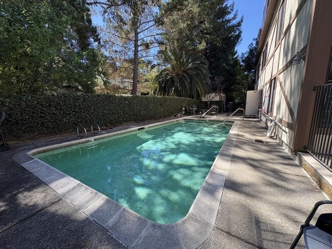 Building Photo - 735 El Camino Real