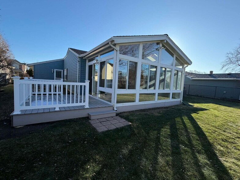 Building Photo - 1730 N Ridge Ave