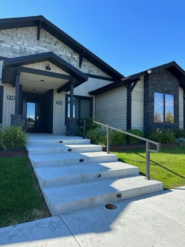 Building Photo - Fully Furnished Condo for Rent in Black Bull!