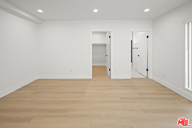 Building Photo - 2700 Fletcher Dr