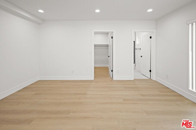 Building Photo - 2700 Larga Ave