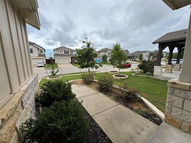Building Photo - 250 Zuma Dr