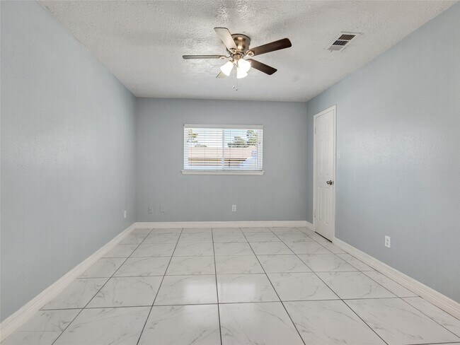 Building Photo - 6410 Barrygate Dr