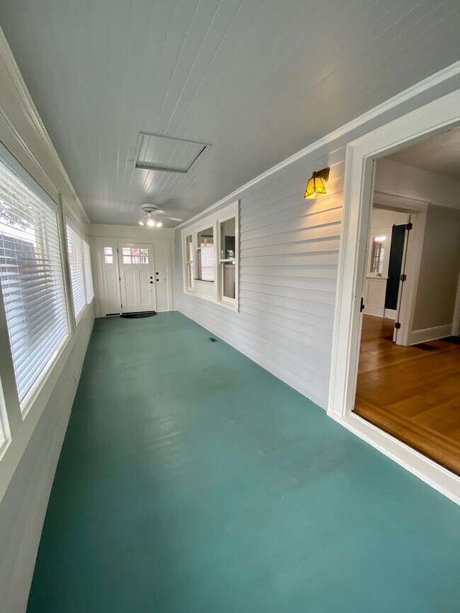 Building Photo - Craftsman Home on Broadway with Live-Work ...