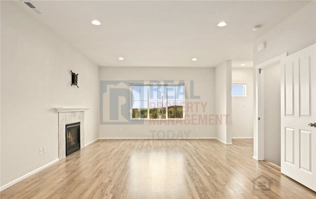 Building Photo - Beautiful 4-Bedroom Home Featuring Open Layout & Stainless Appliances!!