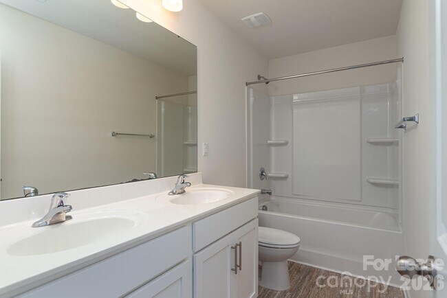 Building Photo - 180 King William Dr