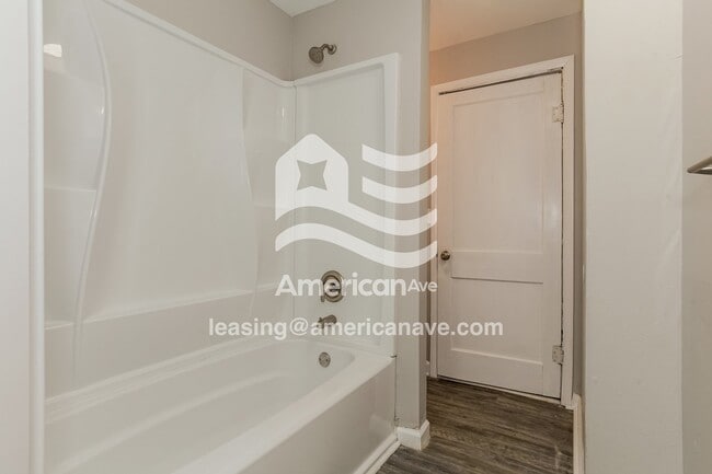 Building Photo - 305 Pershing Ave