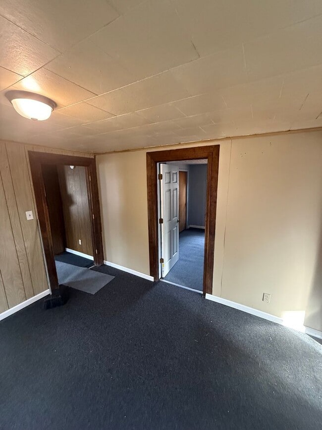 Building Photo - 327 Roosevelt St