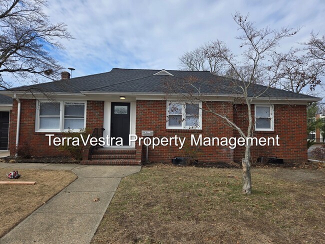 Building Photo - Renovated 3 Bed Glassboro