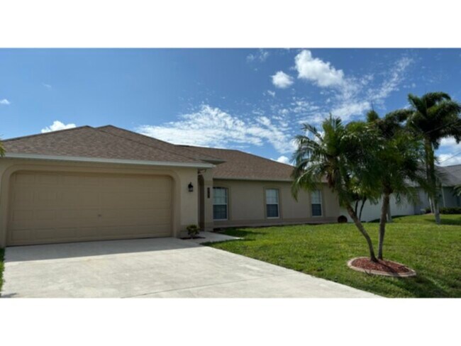 Building Photo - Beautiful 4 Bedroom 2 Bath Home! Available...
