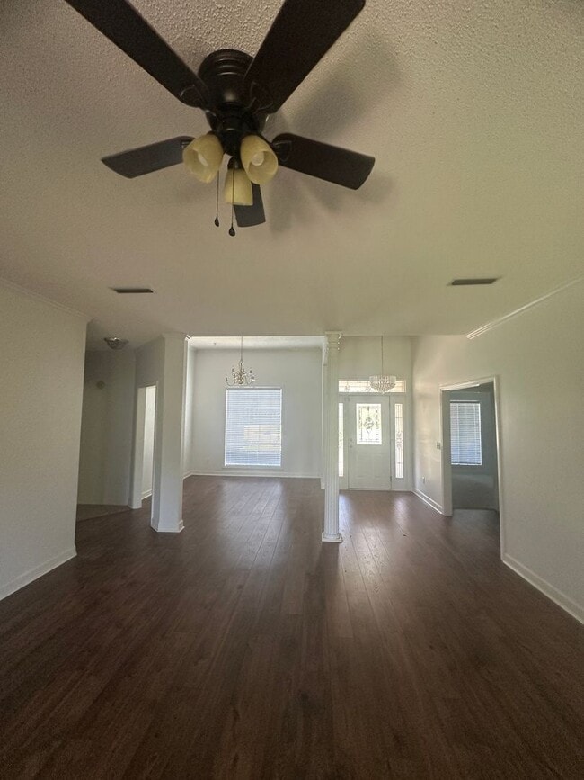Building Photo - Tartan Pines Subdivision! Golf Course Comm...