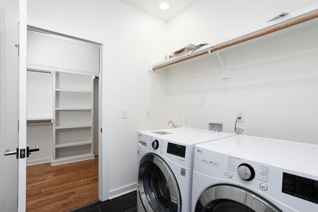 Building Photo - Modern Beauty In Charming Neighborhood!