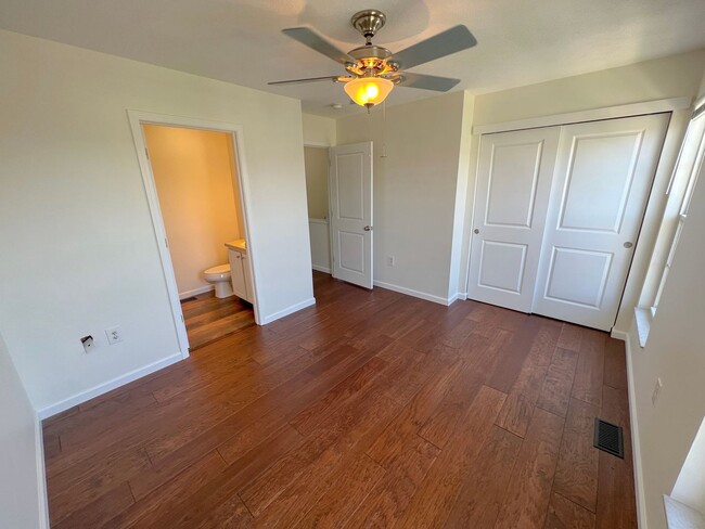 Building Photo - Expansive Dublin Condo for Rent in The Fal...