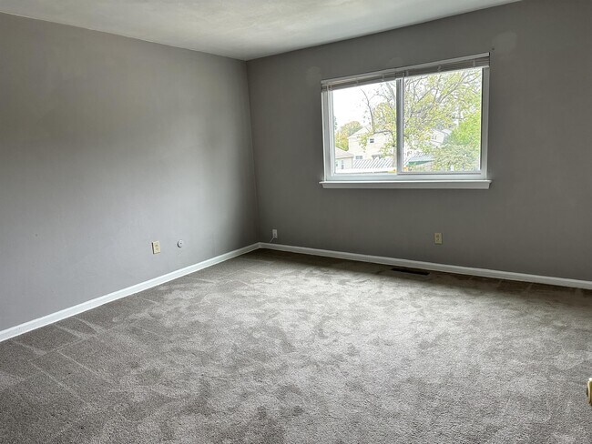 Building Photo - 4470 John Jay Ln