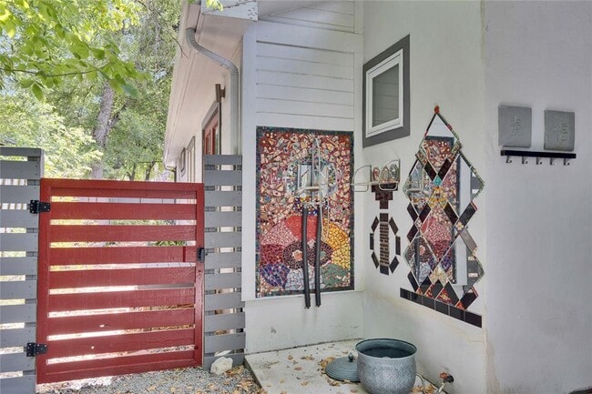 Building Photo - 1515 Bluebonnet Ln