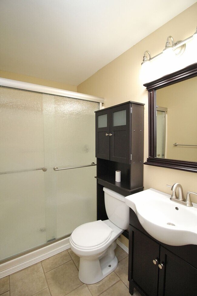 Building Photo - Updated 3 Bed/2 Bath Milwaukie Ranch Home Set On A Gorgeous Lot