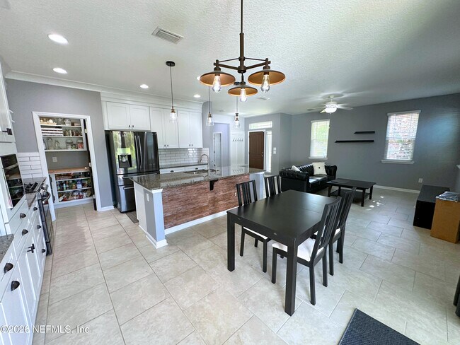 Building Photo - 7048 Rosabella Cir