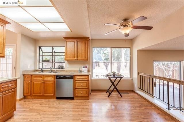 Building Photo - There Is No Place Like Home Like a Big Home