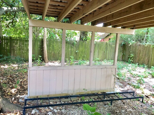 Building Photo - 3br/2ba cottage by LSU with all new appl, 2nd house from River Road