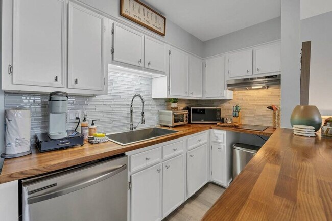 Building Photo - 312 Bream Ave