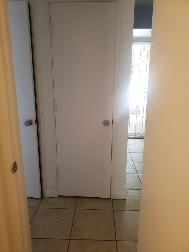 Building Photo - 3560 N Tucson Blvd