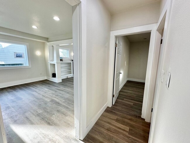 Building Photo - Fully remodeled 4-bedroom, 2-bathroom lumi...