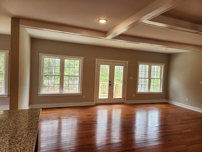 Building Photo - Chesterfield - 5 Bed 3.5 Bath Newer Modern...