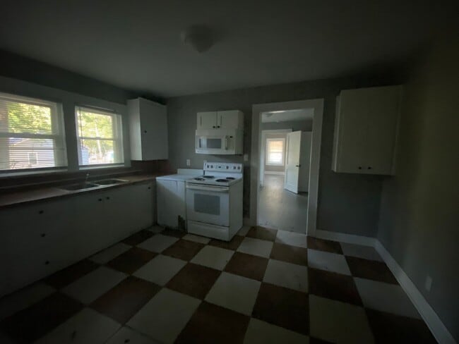 Building Photo - 1/1 duplex in shelby, nc