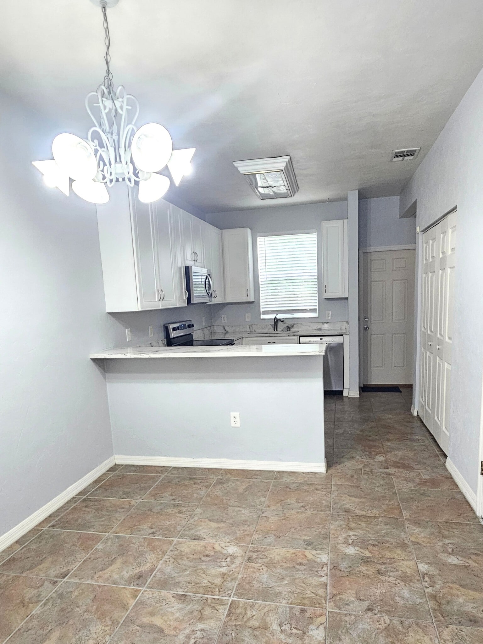Building Photo - 4415 SW 34th St