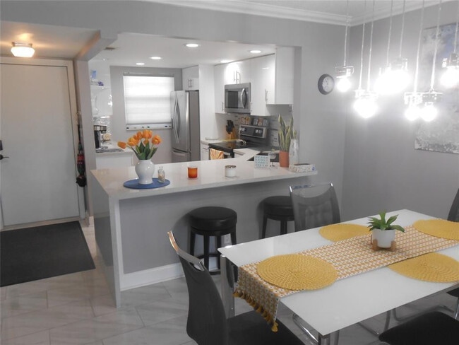 Building Photo - 4540 N Ocean Dr