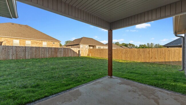 Building Photo - "Charming Farmington Retreat: Spacious 3-B...