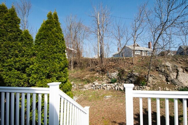 Building Photo - 108-110-110 Elm St