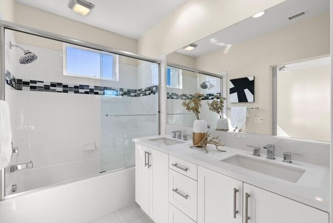 Building Photo - Superior Point