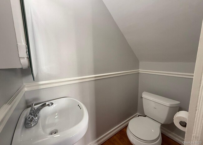 Building Photo - 453 Beach Ave