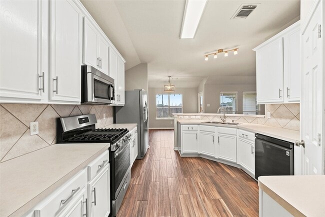 Building Photo - 9910 Pine Flats Dr