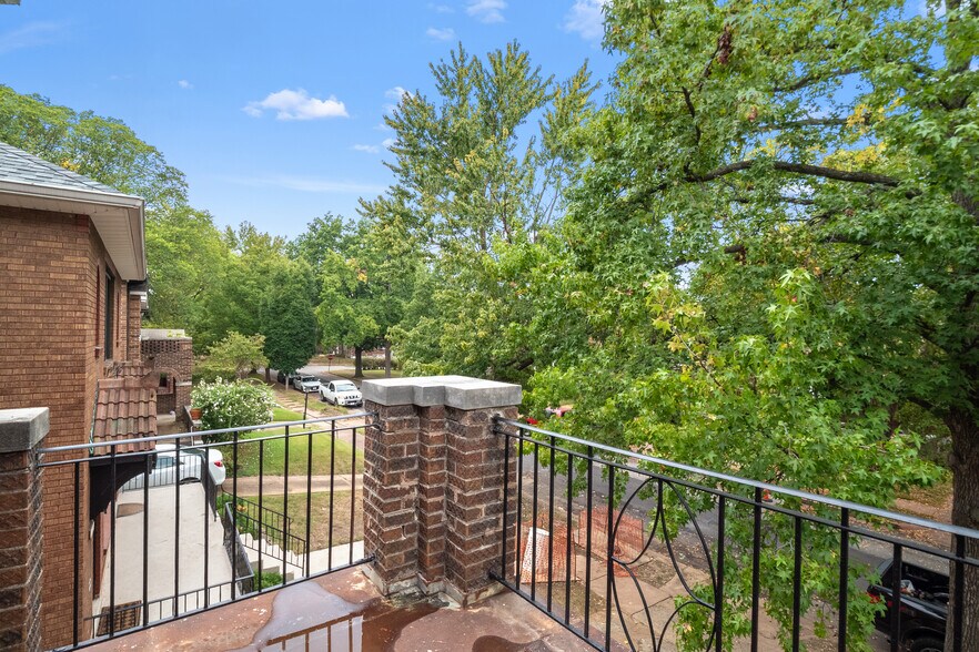 Building Photo - 7246 Amherst Ave