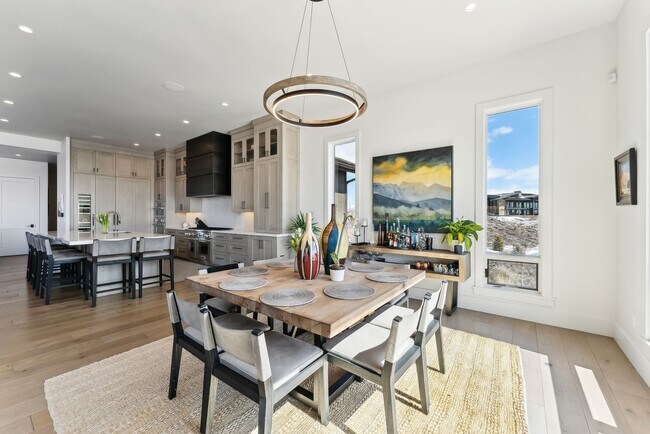 Building Photo - 3450 Ridgeway Dr