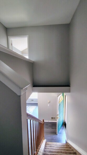 Building Photo - 24757 Bashian Dr