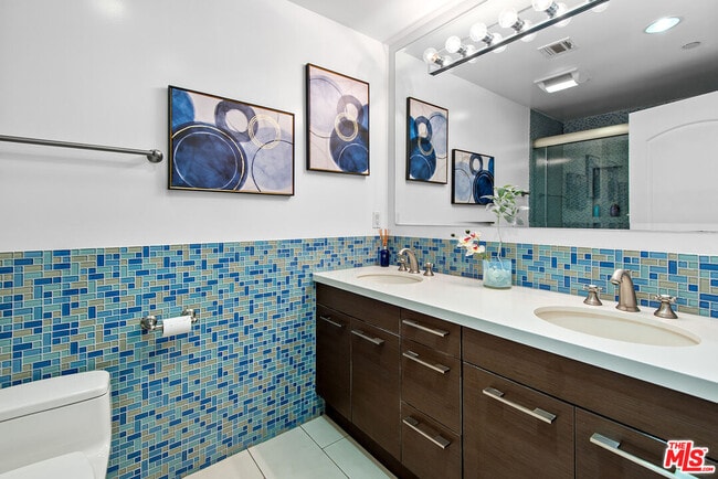 Building Photo - 718 Croft Ave