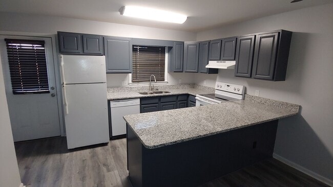 Building Photo - 2 Bedroom Condo by Bryant-Denney