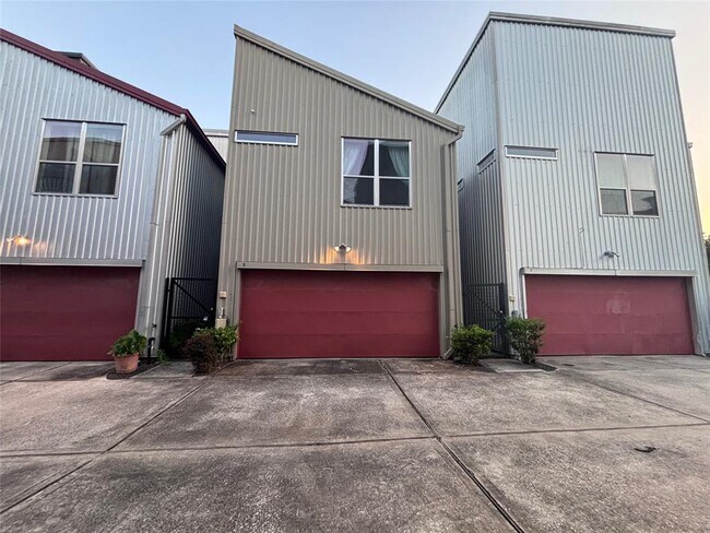 Building Photo - 5 N Ennis St