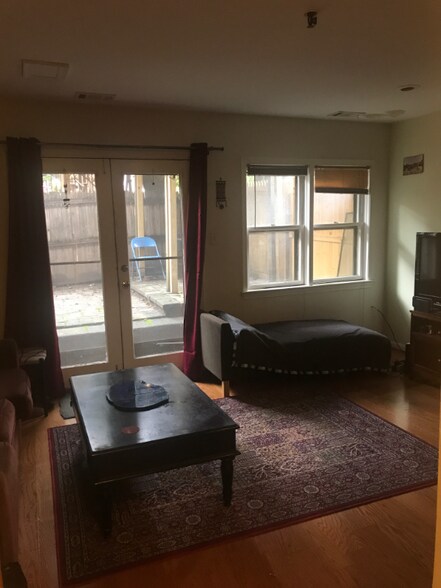 Building Photo - 1653 Park Rd NW