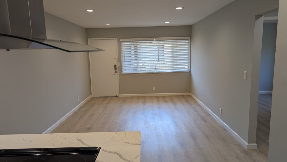 Living room - 676 Grand Fir Ave